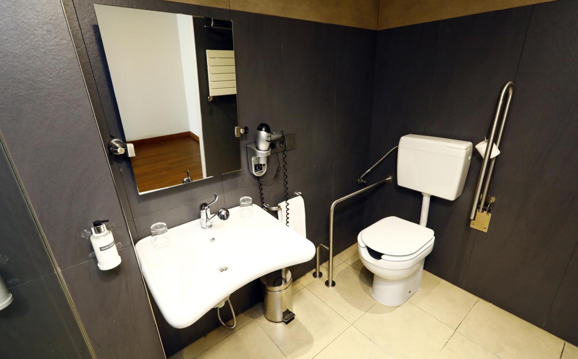 Travelodge Madrid Coslada Aeropuerto エクステリア 写真